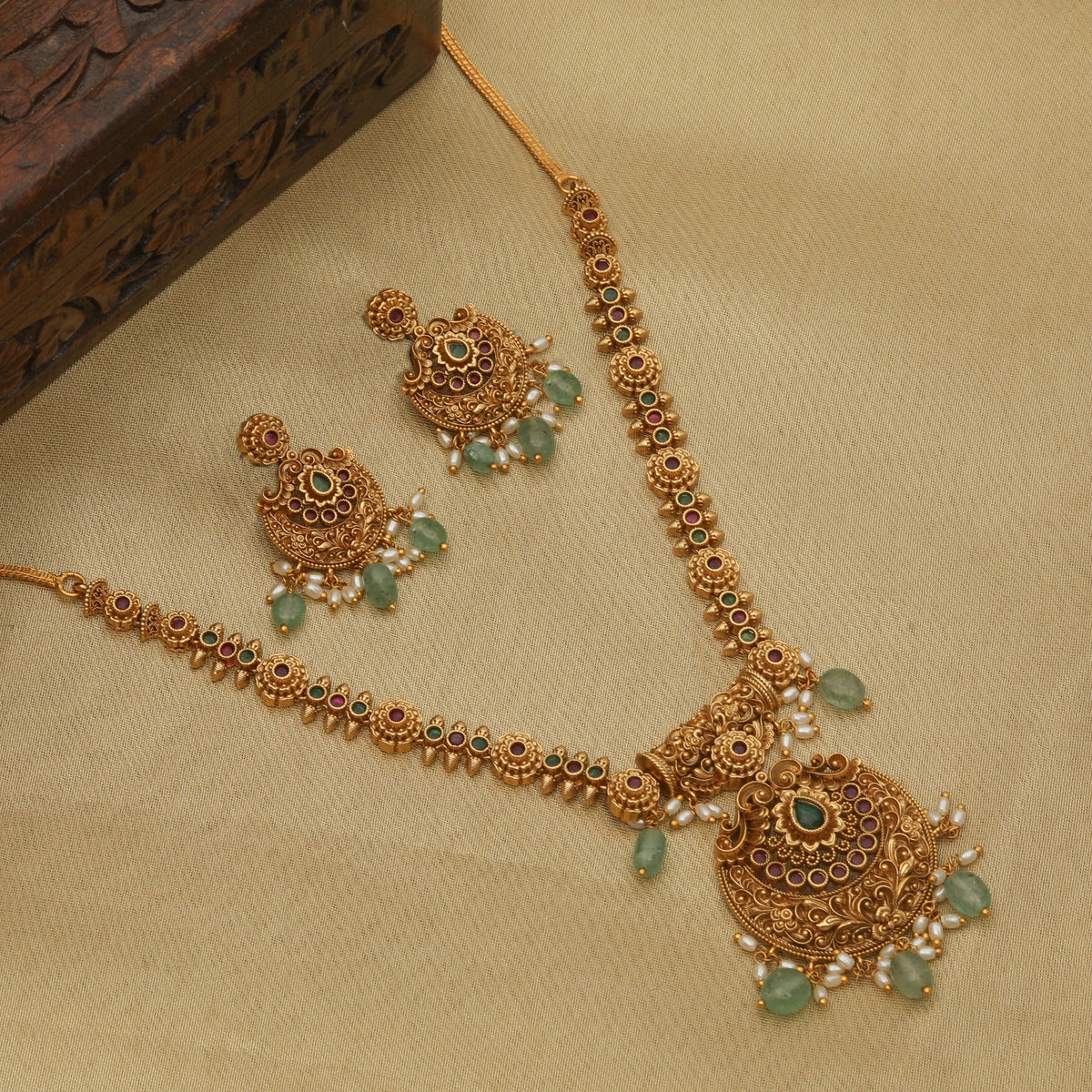 Samhita Antique Necklace Set