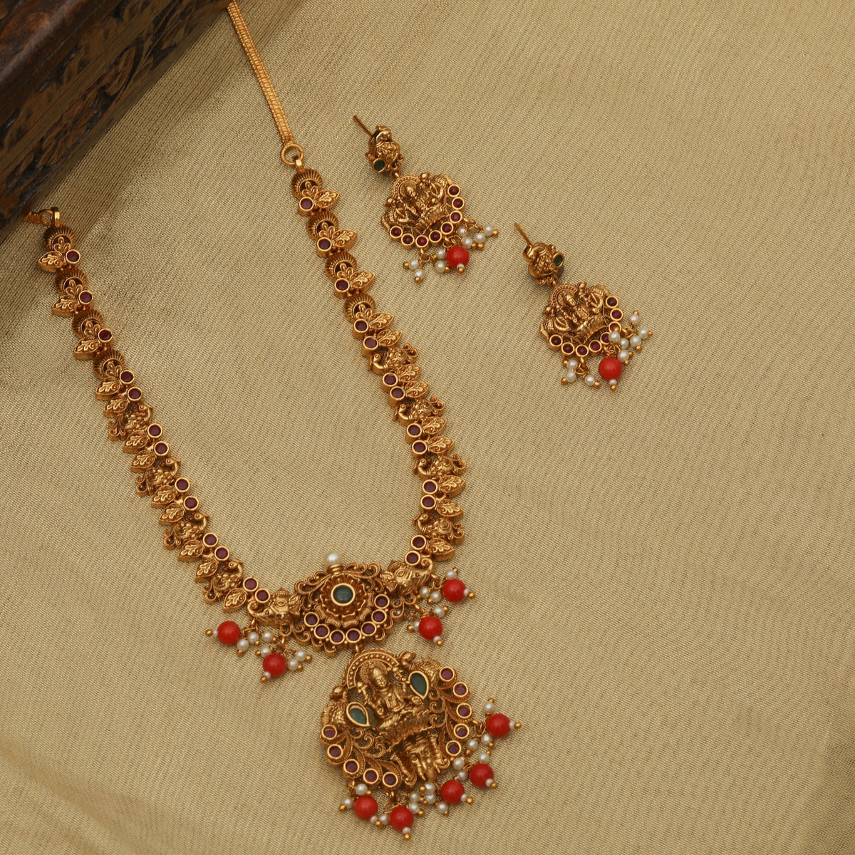 Lakshmika Antique Necklace Set