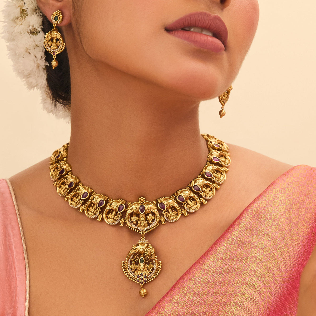 Vishwesh Antique Necklace Set