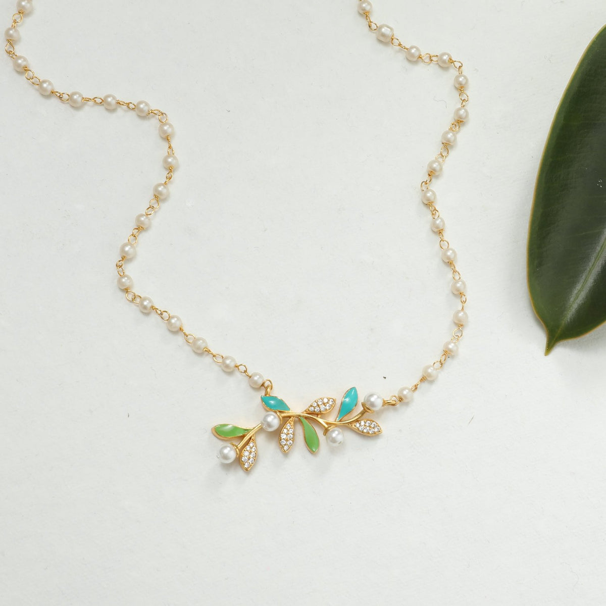 Eriha Pearl Single Layer Green Leaf Necklace