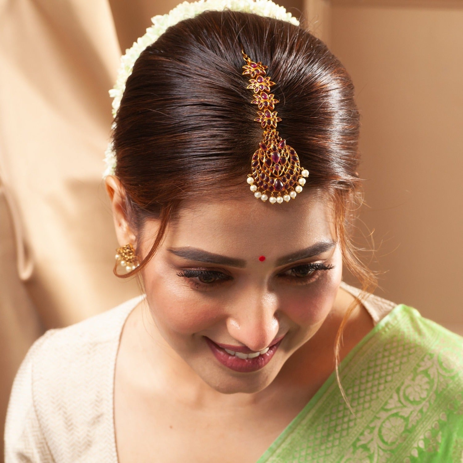 25 Trendy Indian Bridal Hairstyles - SaveDelete